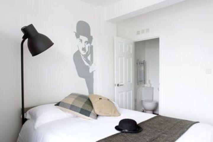 Room 9 of 15