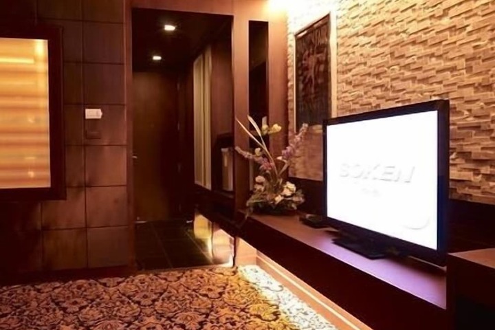 Room 34 of 42