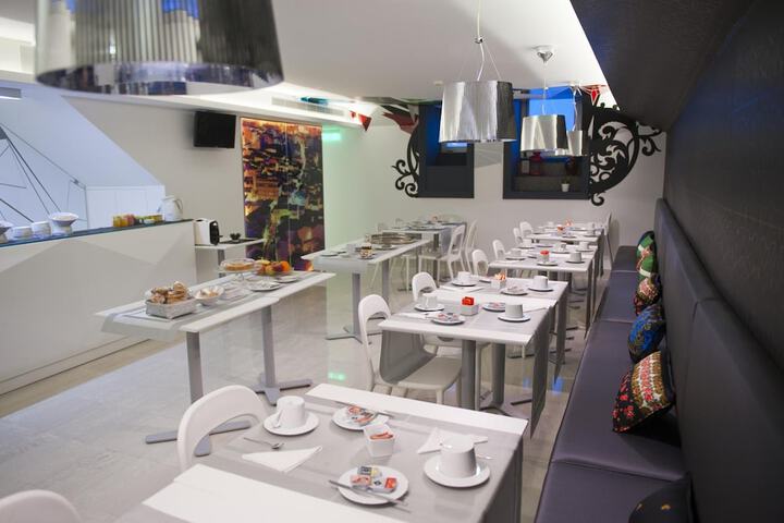 Dining 35 of 48