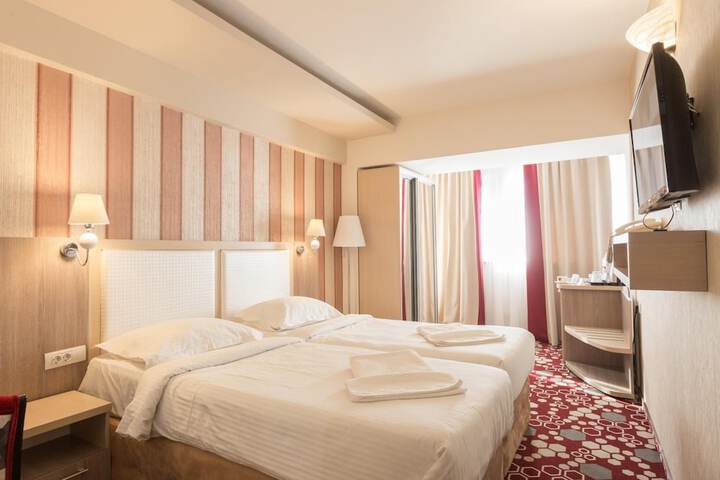 Room 10 of 42