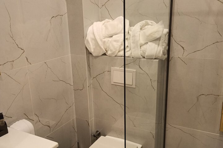 Room 47 of 80