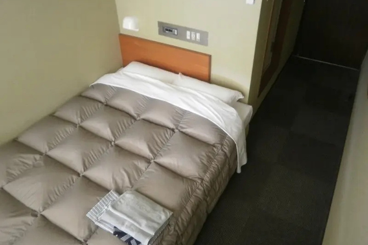 Room 4 of 10