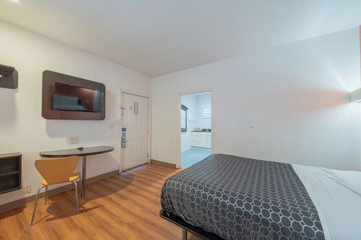Room 11 of 31