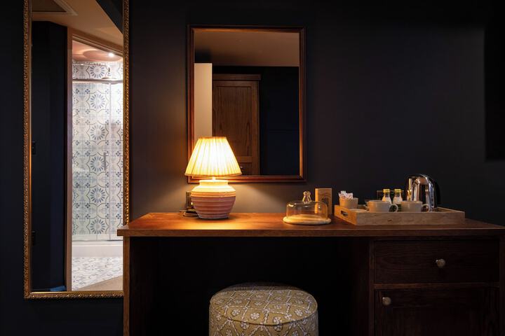 Room 14 of 80