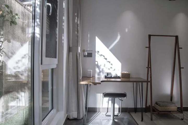 Room 25 of 163