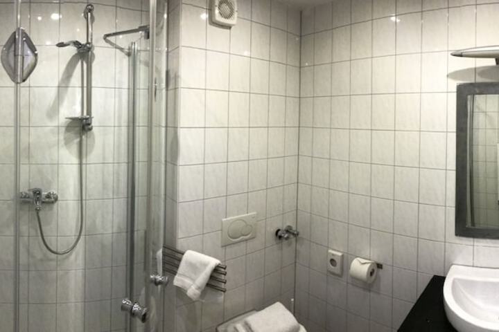 Room 27 of 101