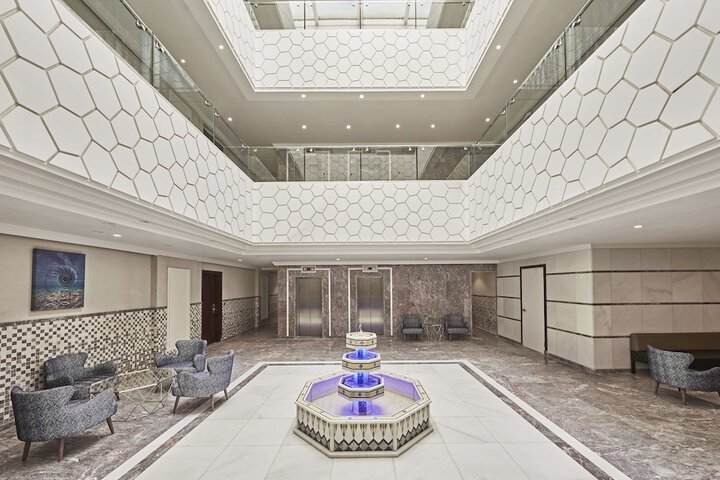 Entrance & Lobby