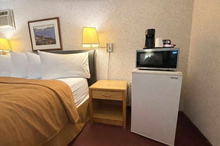 Room 13 of 28