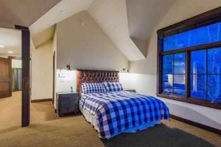 Room 5 of 27
