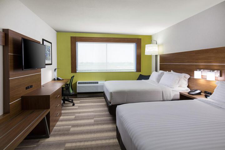 2 Queen Beds (1 of 7)