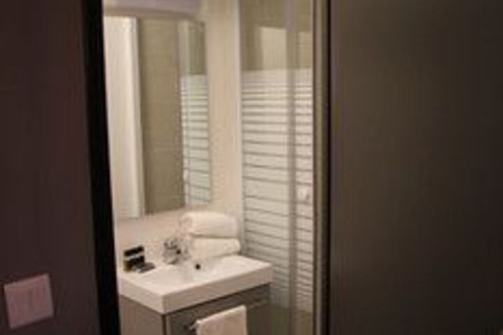Room 2 of 20