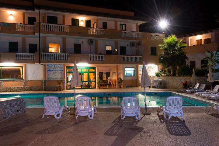 Pool Hotel