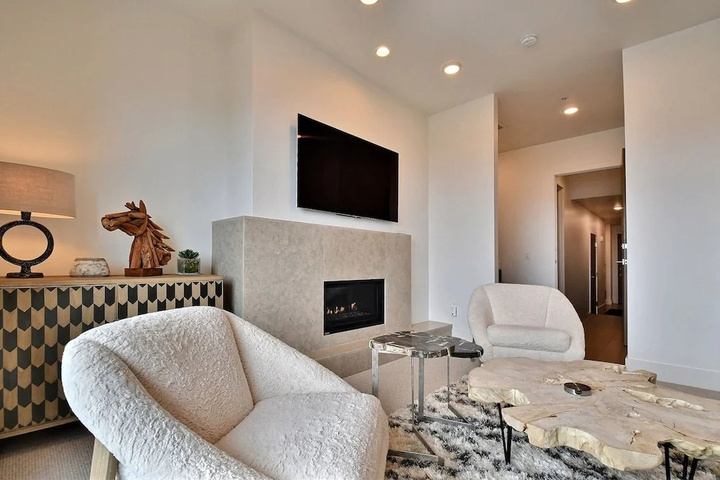 Photo of Ski-in / ski-out Elegant 5br/6ba 5 Bedroom Townhouse by Redawning
