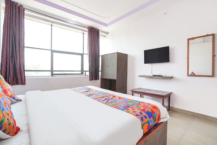 Room 8 of 28