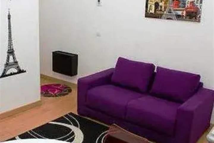 Room 6 of 9