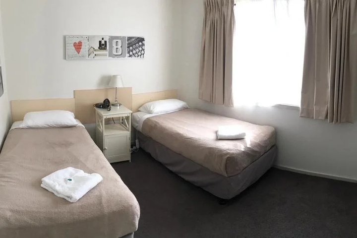 Room 5 of 12