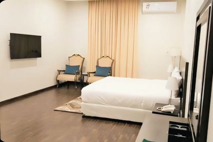 Room 7 of 17