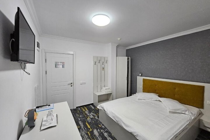 Room 6 of 34