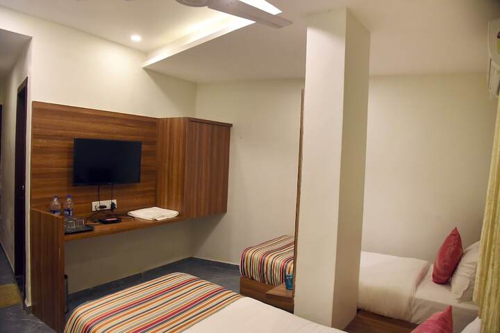 Room 8 of 15