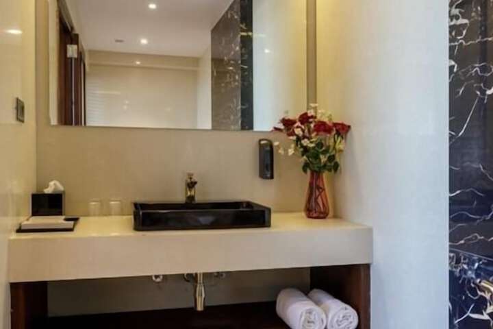 Room 14 of 27