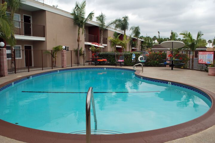 Pool 16 of 26