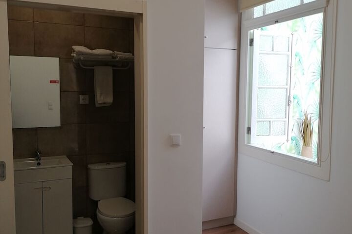 Room 6 of 40