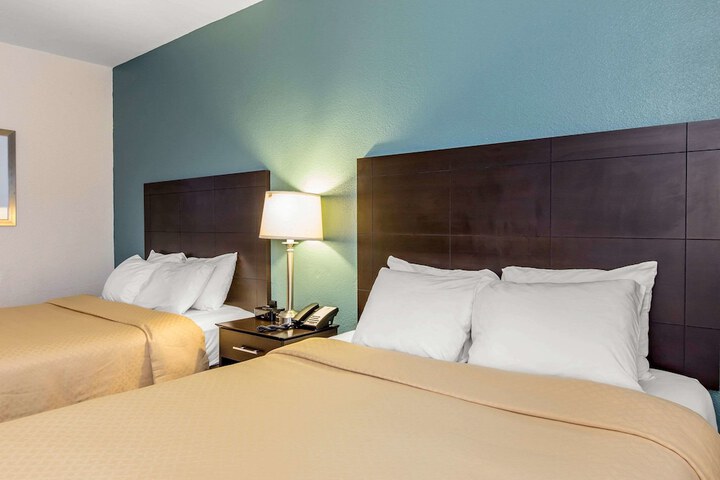 2 Queen Beds (5 of 5)