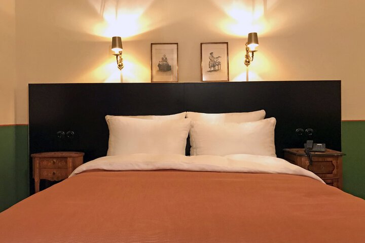 Room 4 of 63