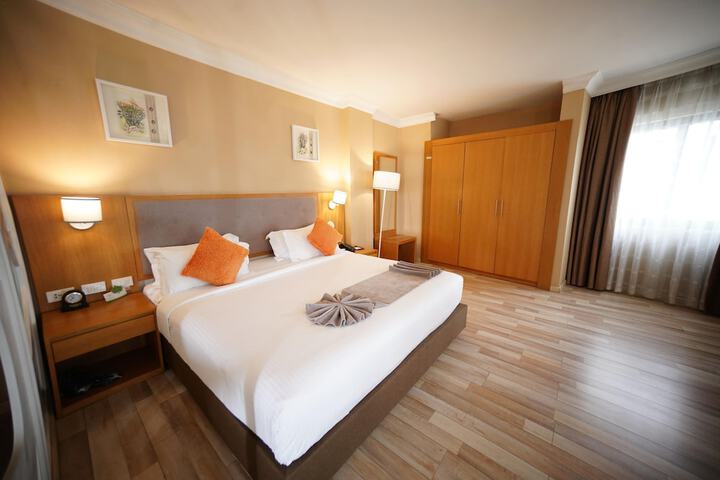 Room 43 of 163