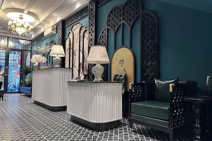 Amica Premier Hotel and Travel