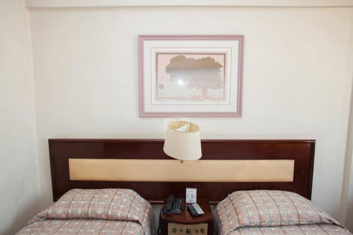 Room 13 of 30
