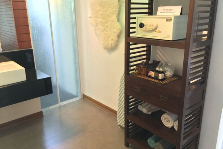 Room 6 of 37