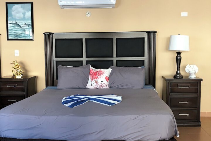 Room 6 of 170
