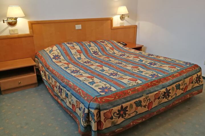 Room 18 of 49