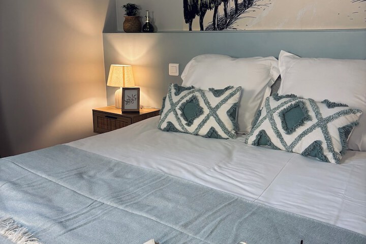 Room 6 of 25