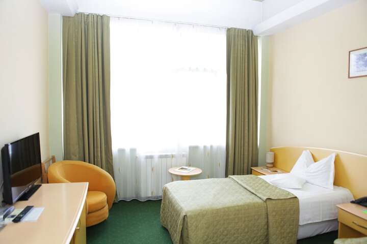 Room 5 of 34