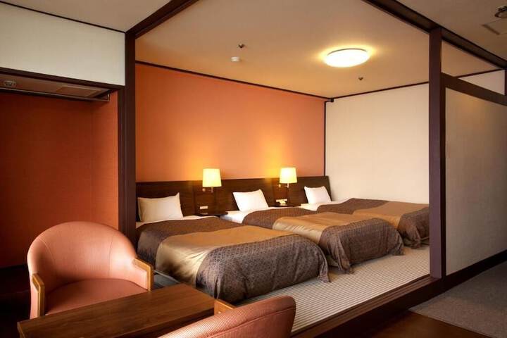 Room 11 of 27