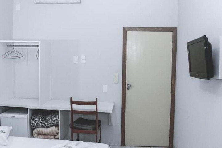 Room 10 of 29