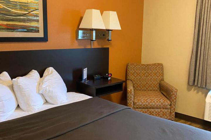 1 Queen Bed Efficiency (10 of 10)