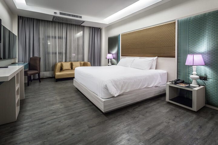 Room 27 of 60
