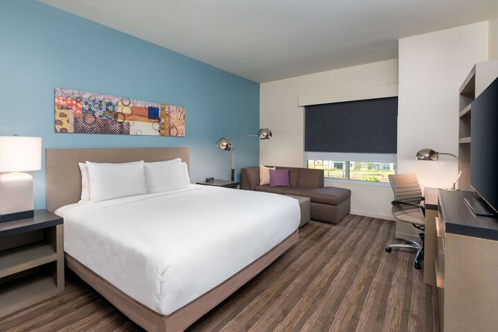Room 6 of 60
