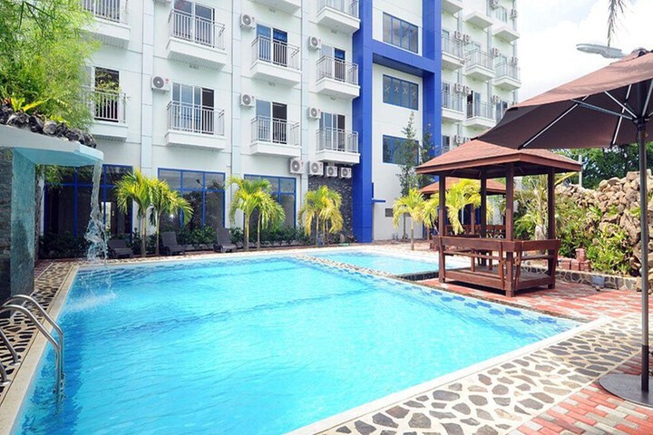 Pools & Facilities