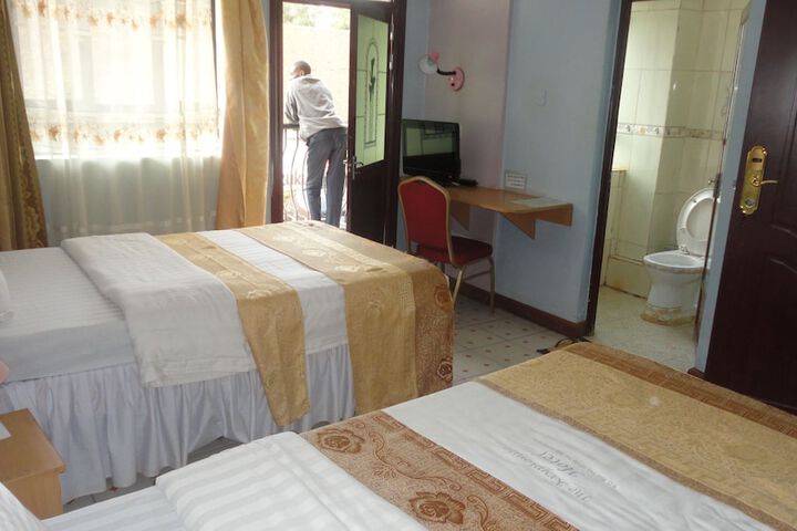 Room 6 of 16