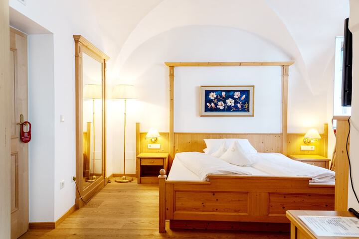 Room 6 of 53