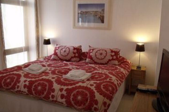 Room 9 of 12