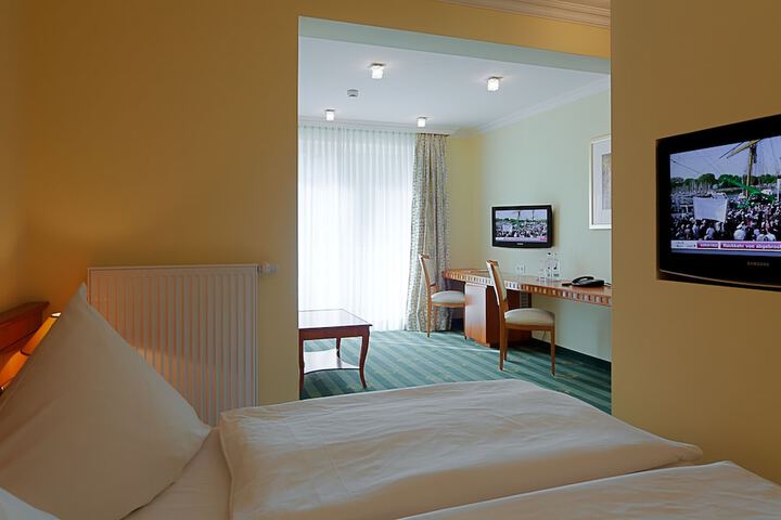 Room 6 of 53
