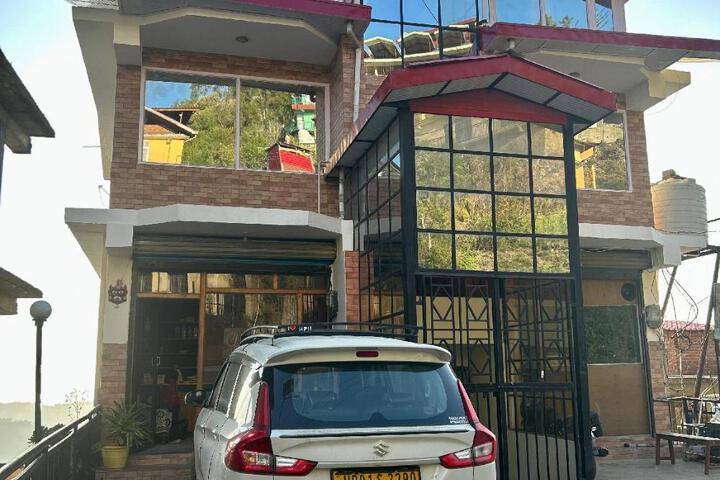 Hotel shimla hills(A Unit of kamaksha Travels)