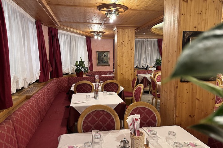 Dining 16 of 18