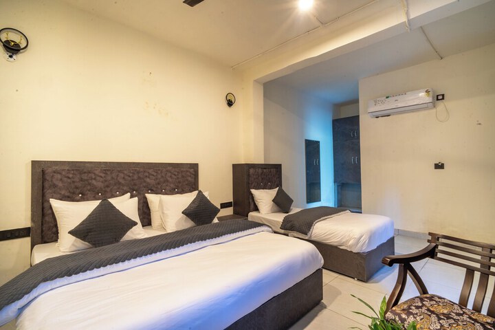 Room 10 of 29