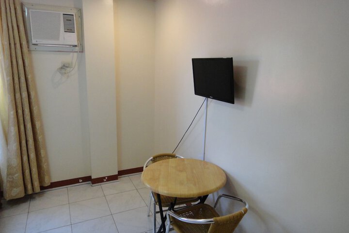 Room 27 of 40